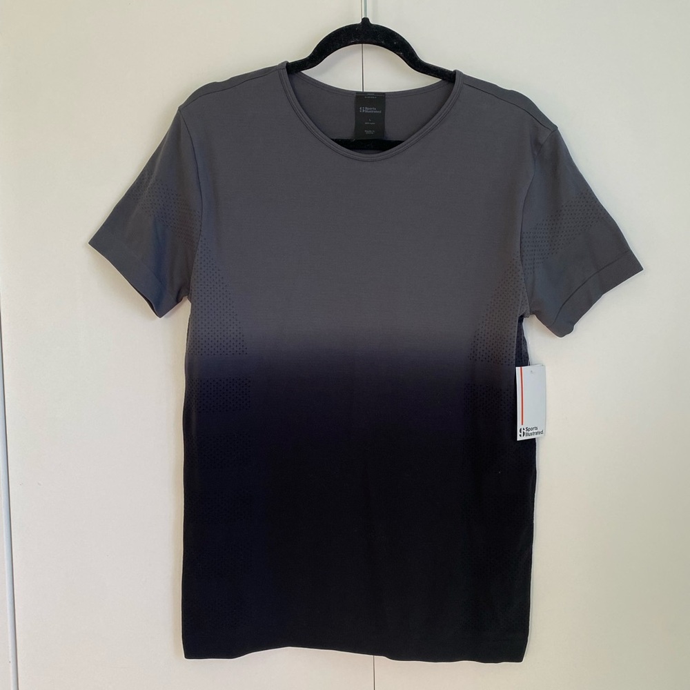 NWT Spots Illustrated Grey Ombré Seamless Short Sleeve Tee
